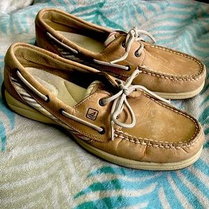 Sperry Top Sider boat shoes loafer. Gently used. Tan with beige stripes accent.